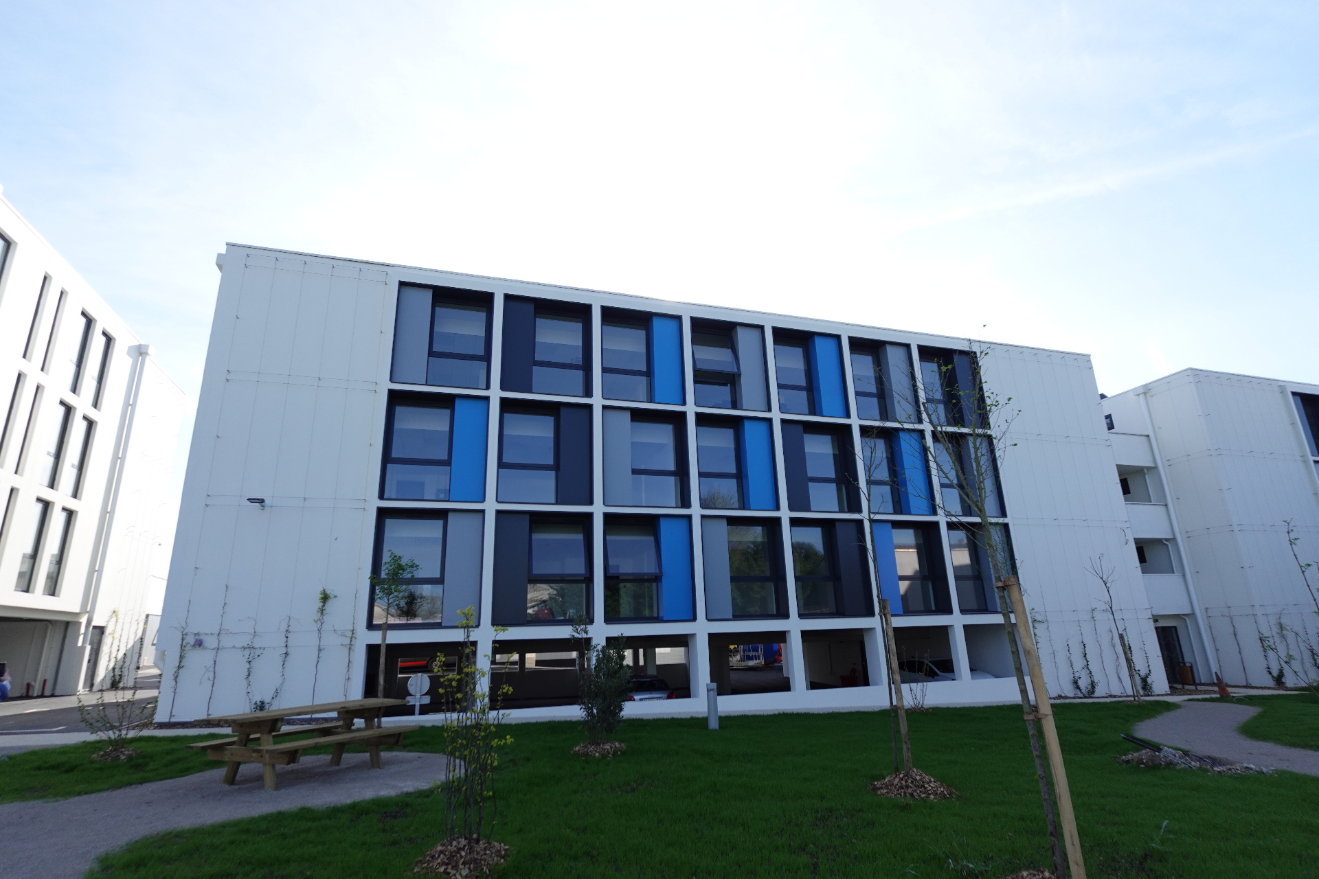 Façade extérieure du centre d'activités UNDERTECH à La Rochelle